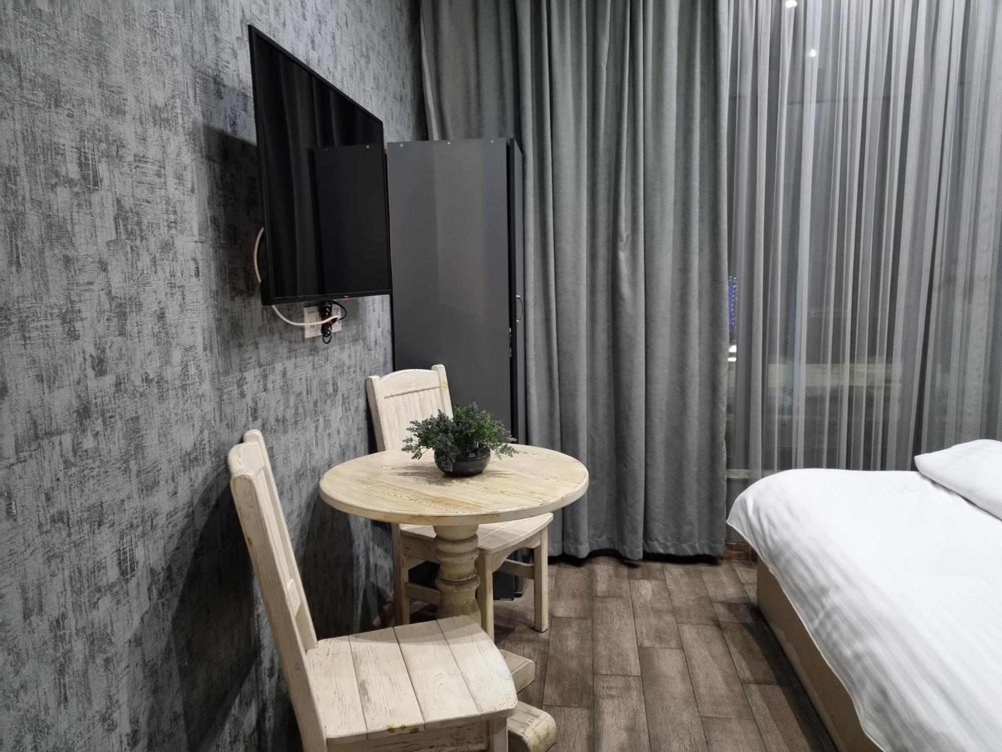 Day Inn Hotel Єреван Екстер'єр фото