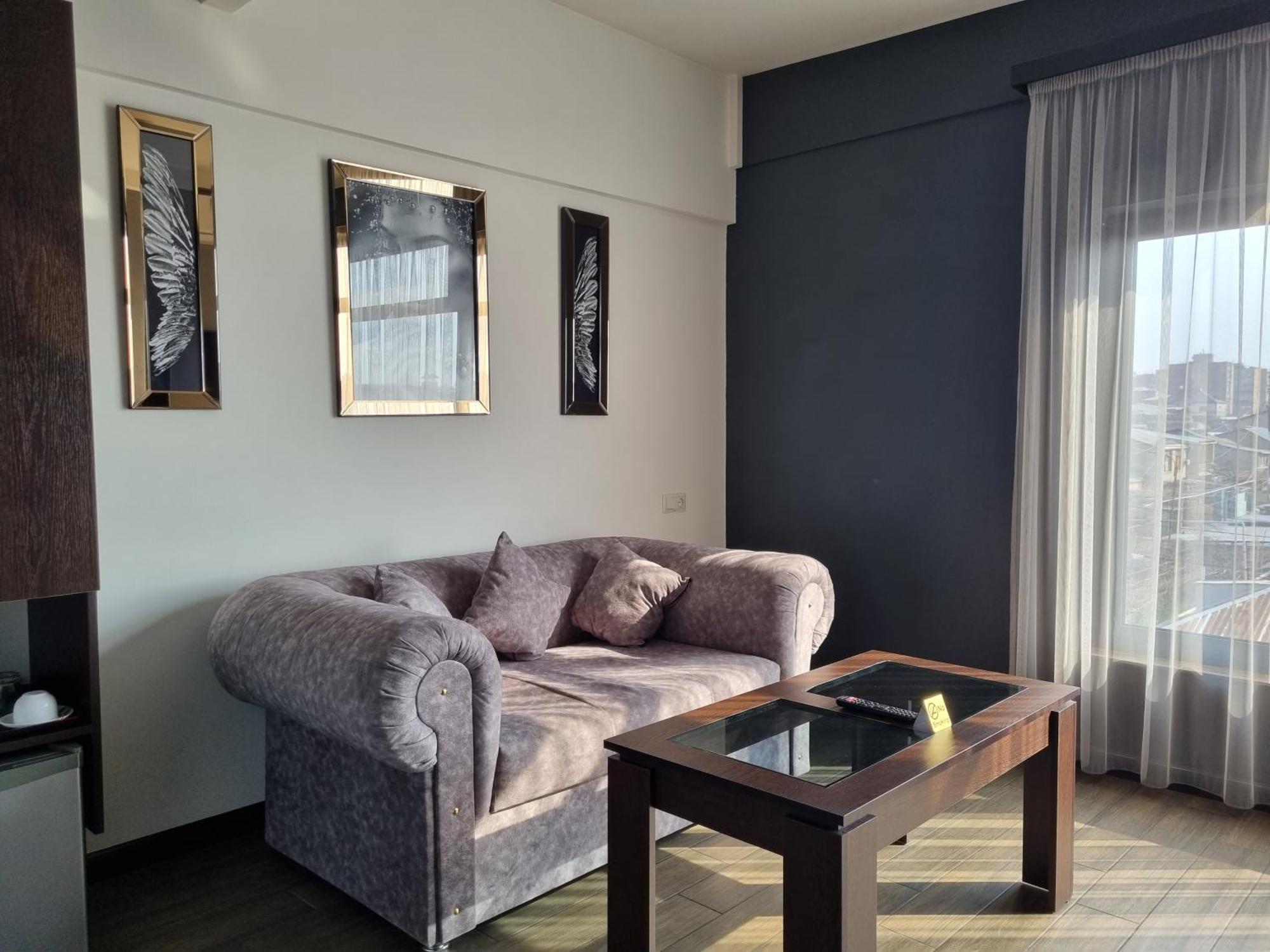 Day Inn Hotel Єреван Екстер'єр фото