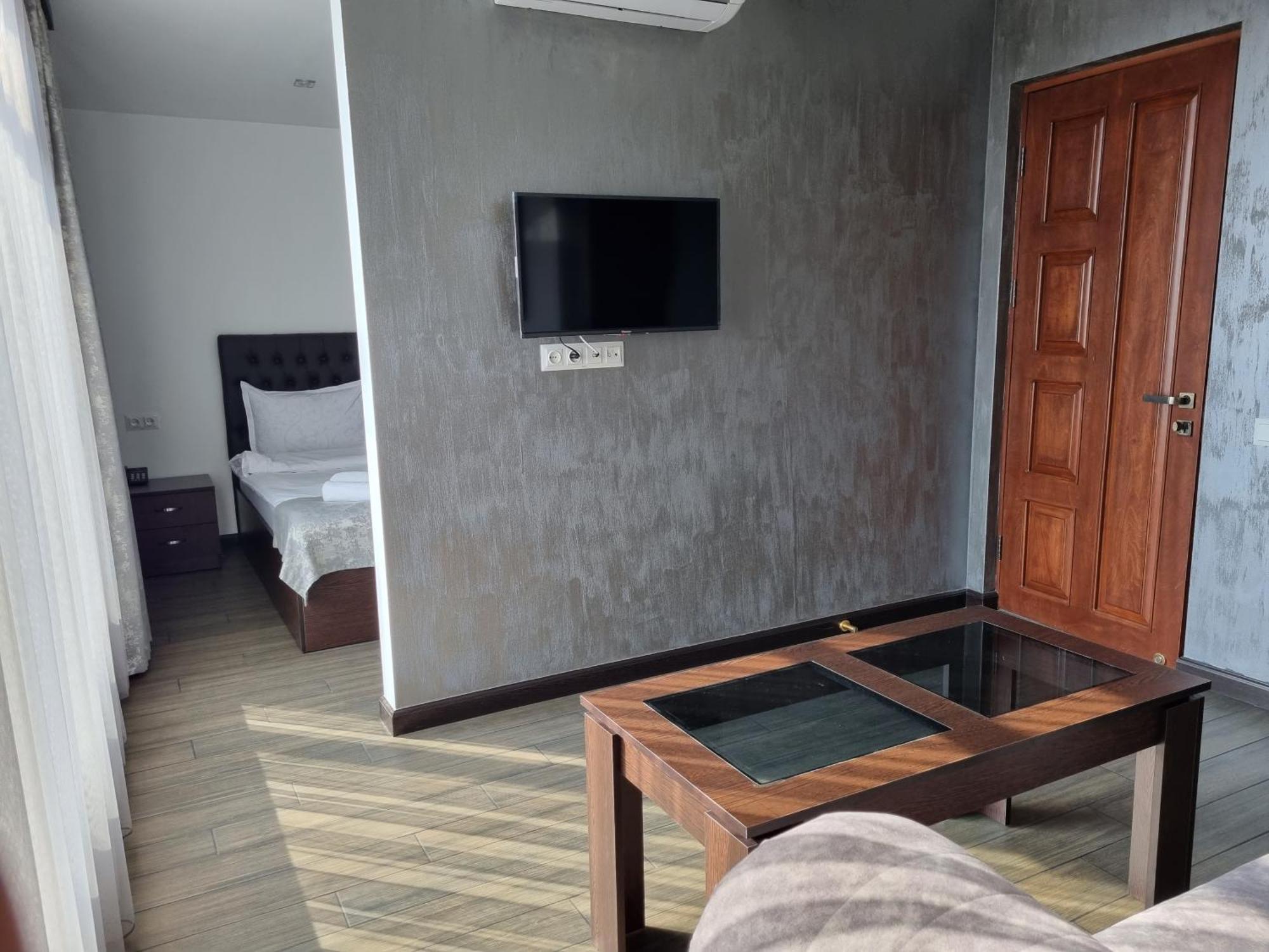 Day Inn Hotel Єреван Екстер'єр фото